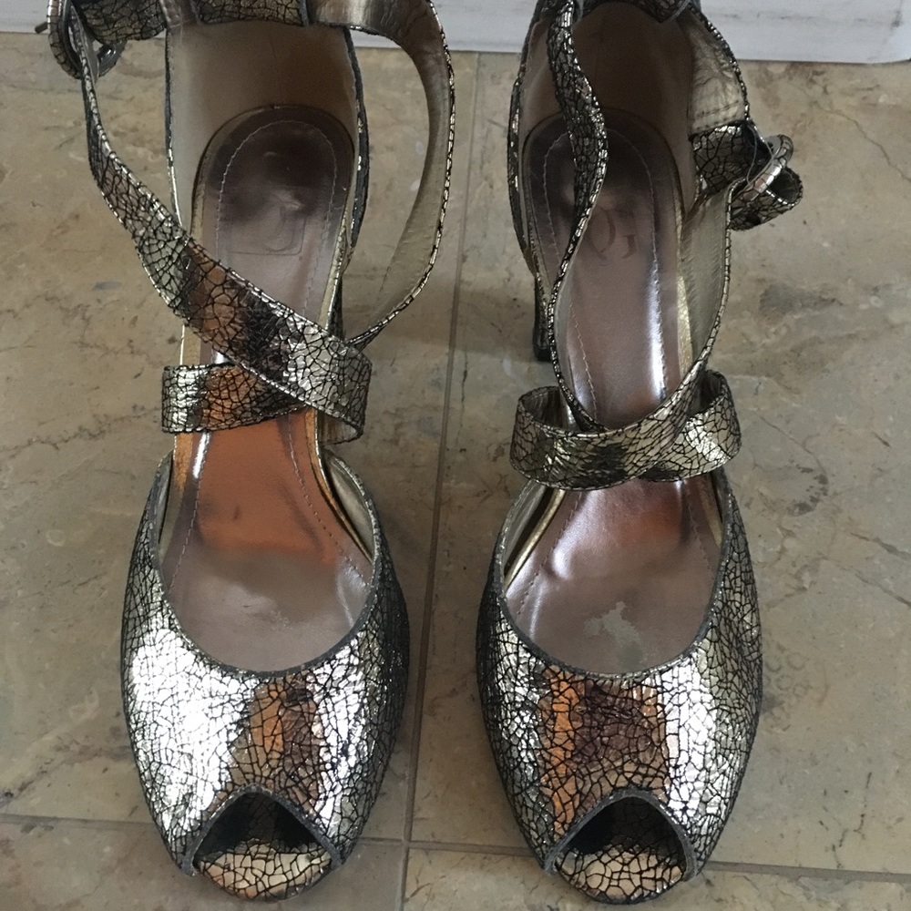 Aee gold super soft leather peep toe pump/ SZ 8.5